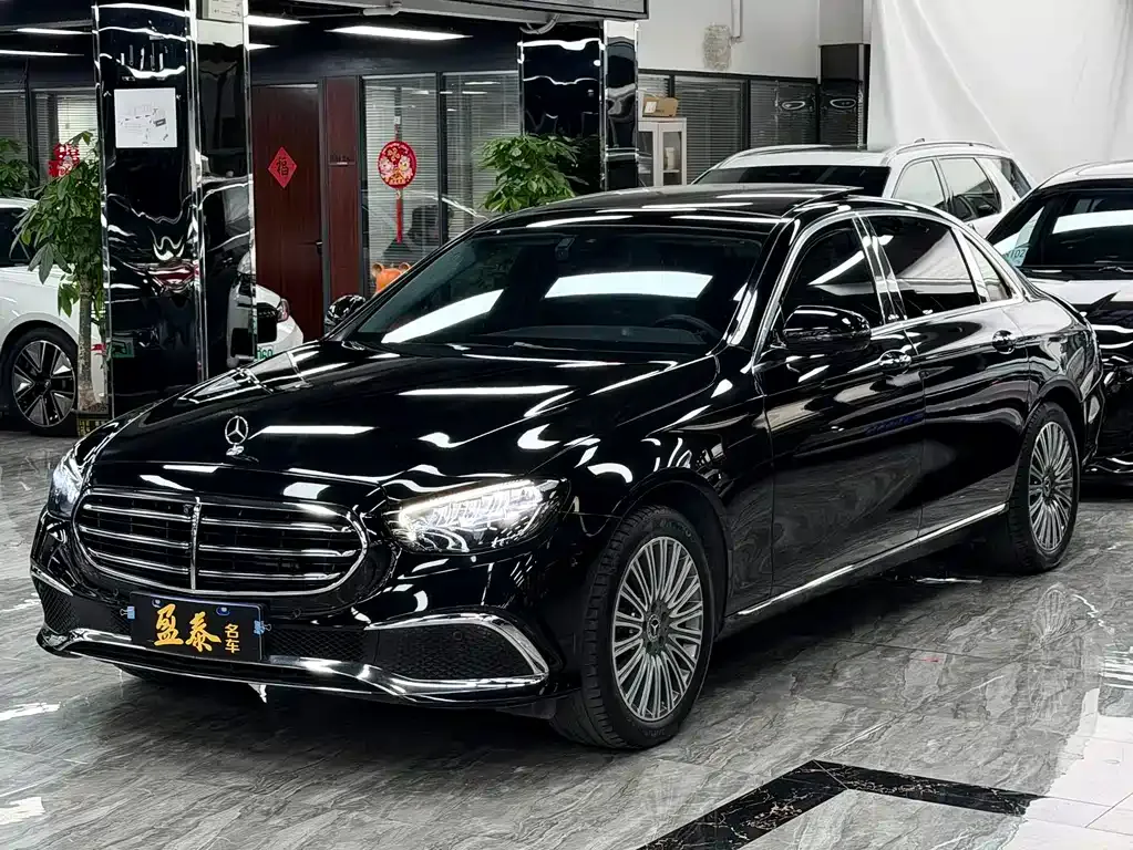 Mercedes-Benz E-Class — фото 1