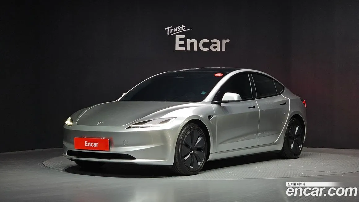 Tesla Model 3 — фото 1