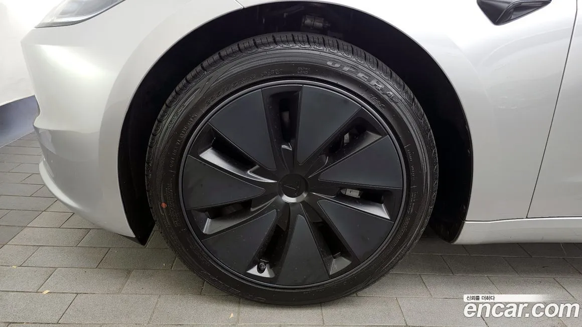 Tesla Model 3 — фото 7
