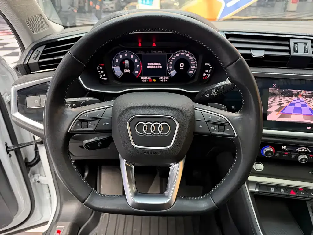 Audi Q3 — фото 10