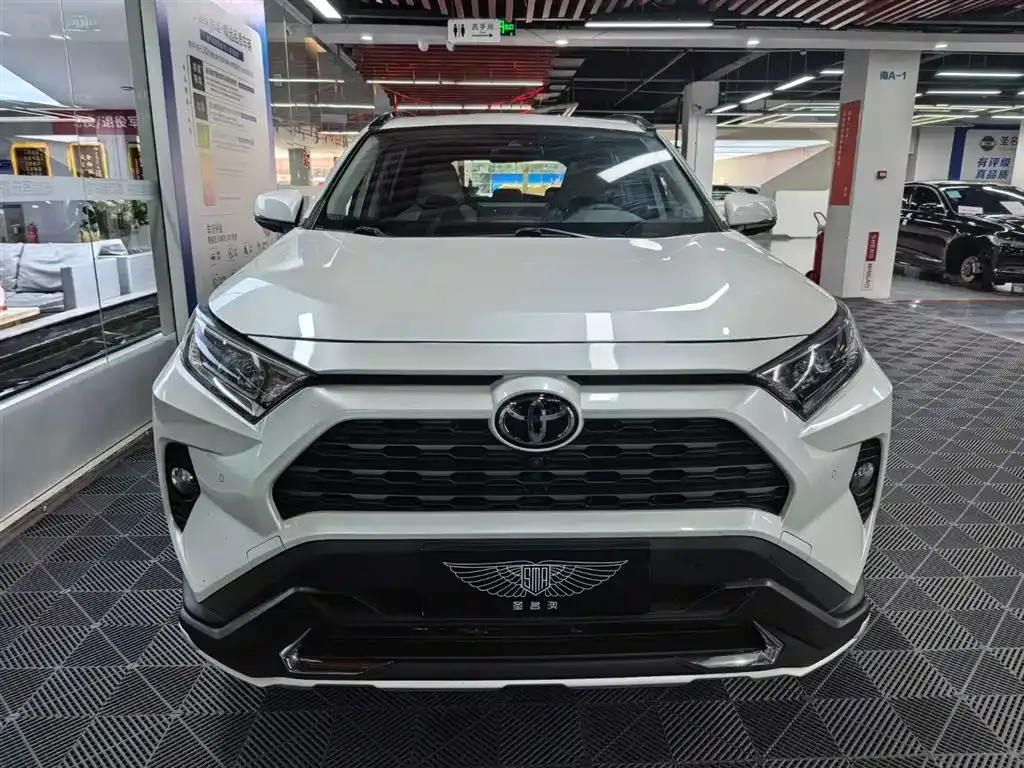 Toyota RAV4 — фото 7