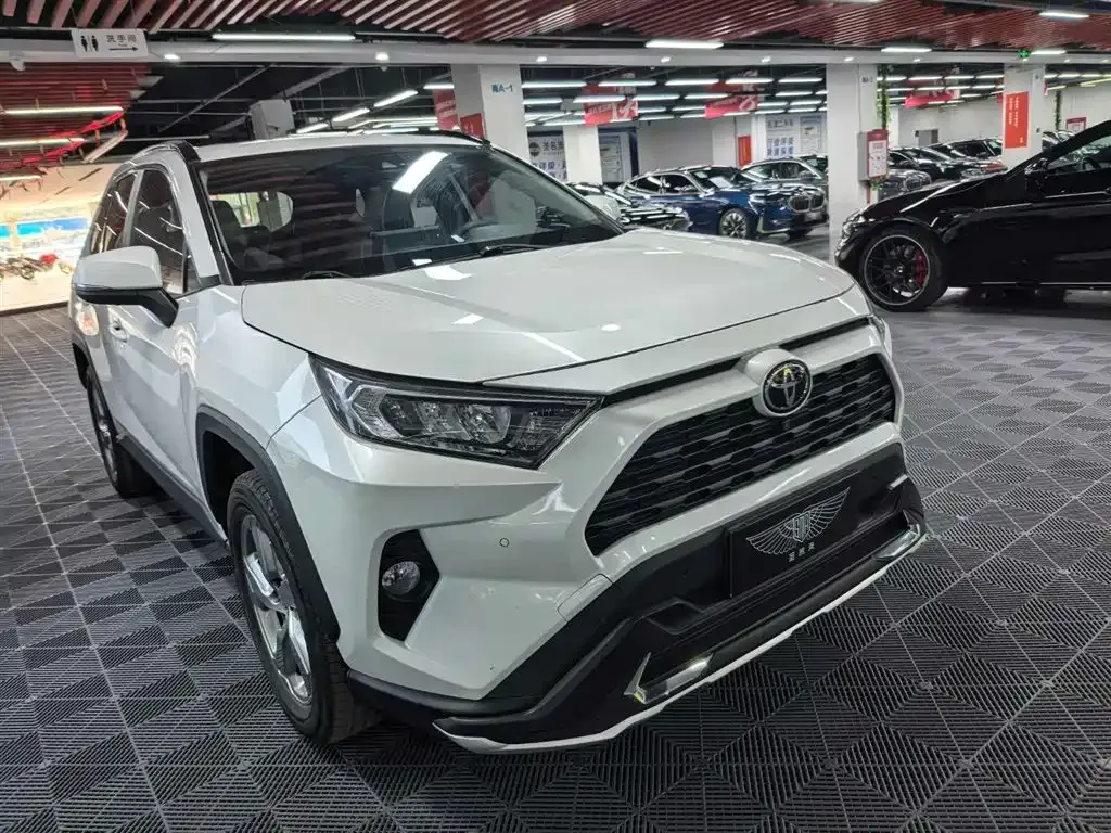 Toyota RAV4 — фото 9