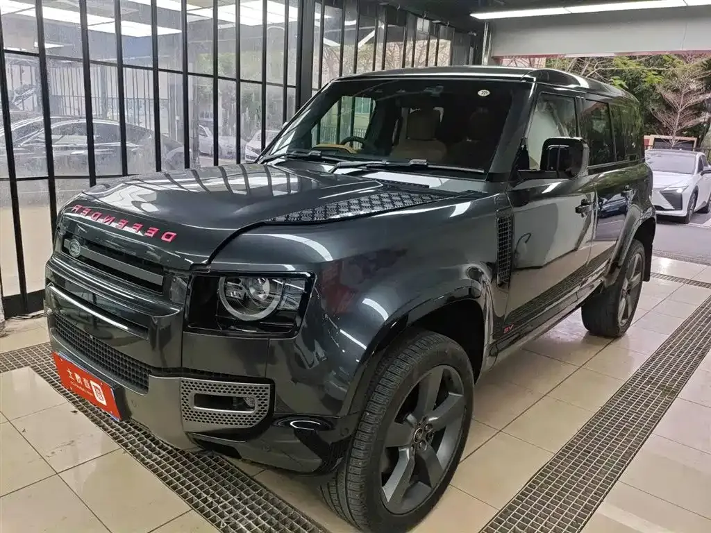 Land Rover Defender — фото 1