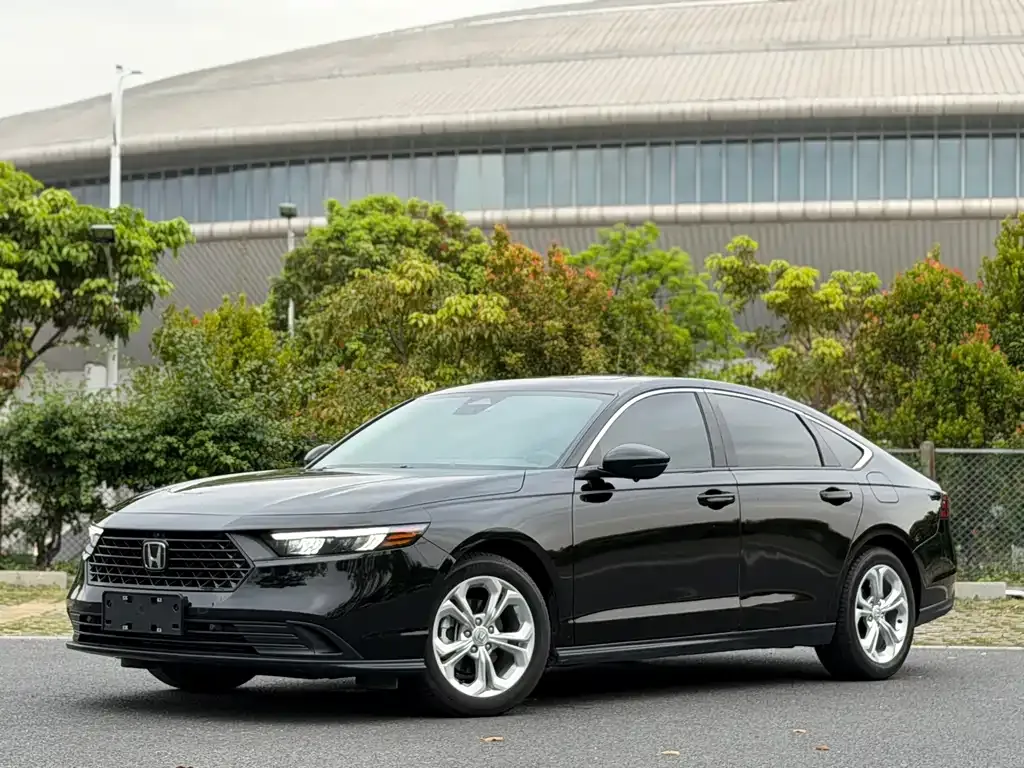 Honda Accord — фото 1