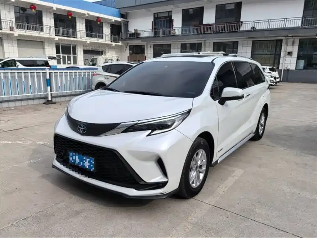 Toyota Granvia — фото 1