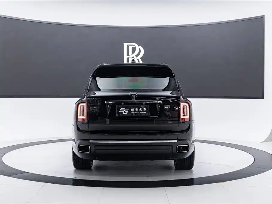 Rolls-Royce Cullinan — фото 8