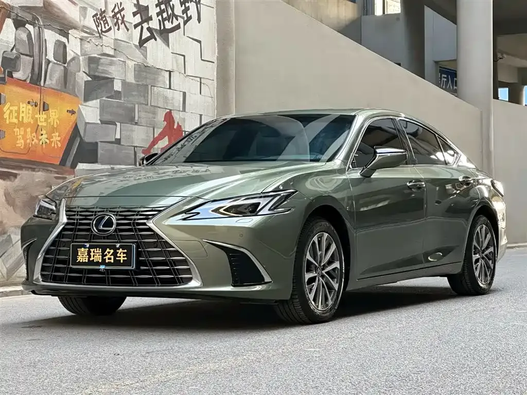 Lexus ES — фото 1