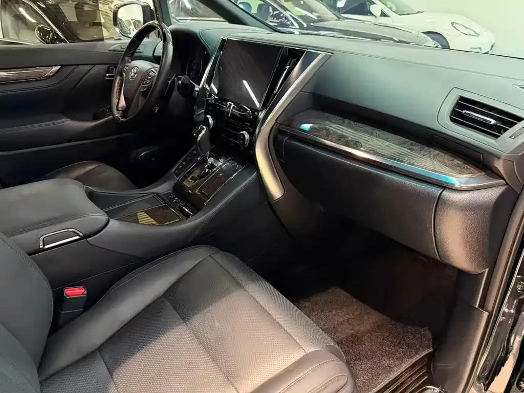 Toyota Vellfire — фото 8