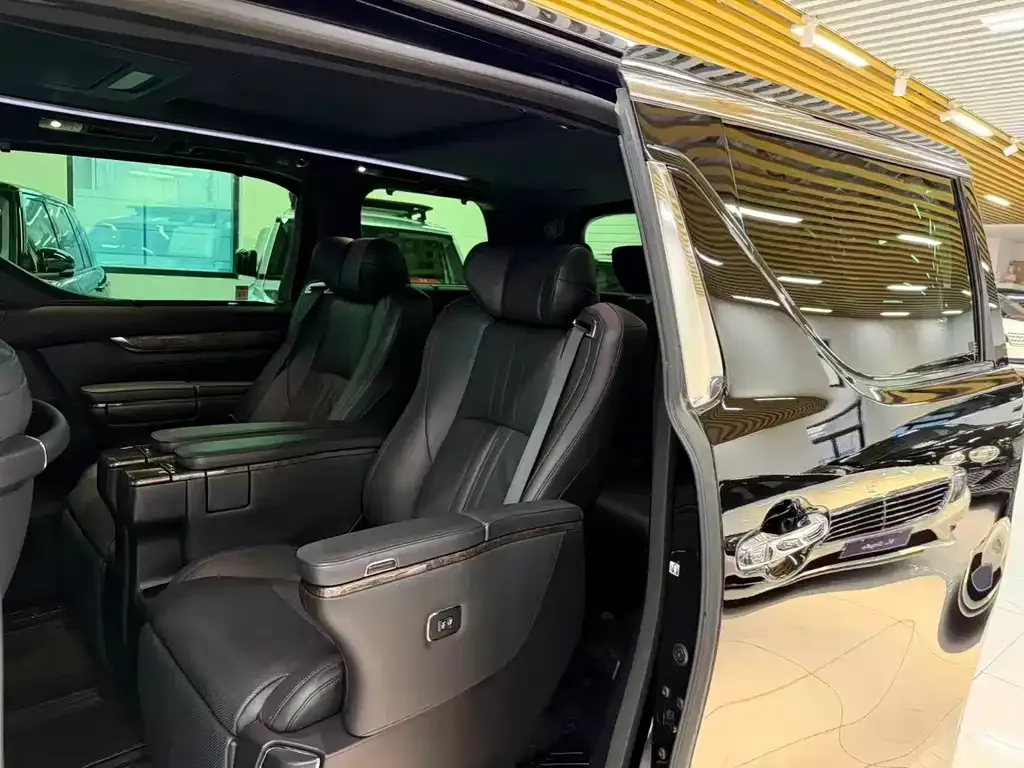 Toyota Vellfire — фото 5