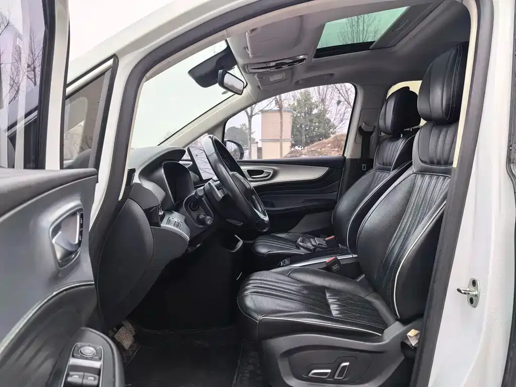 Roewe iMAX8 — фото 3