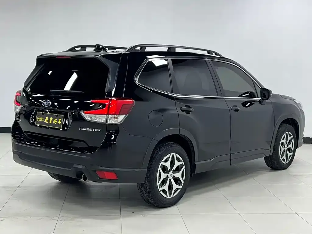 Subaru Forester — фото 8