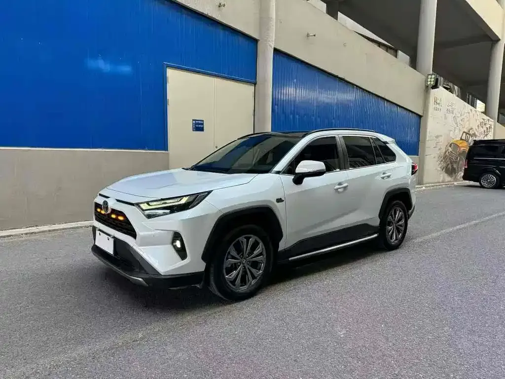 Toyota RAV4 — фото 1