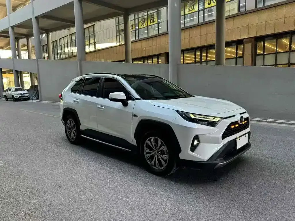 Toyota RAV4 — фото 8