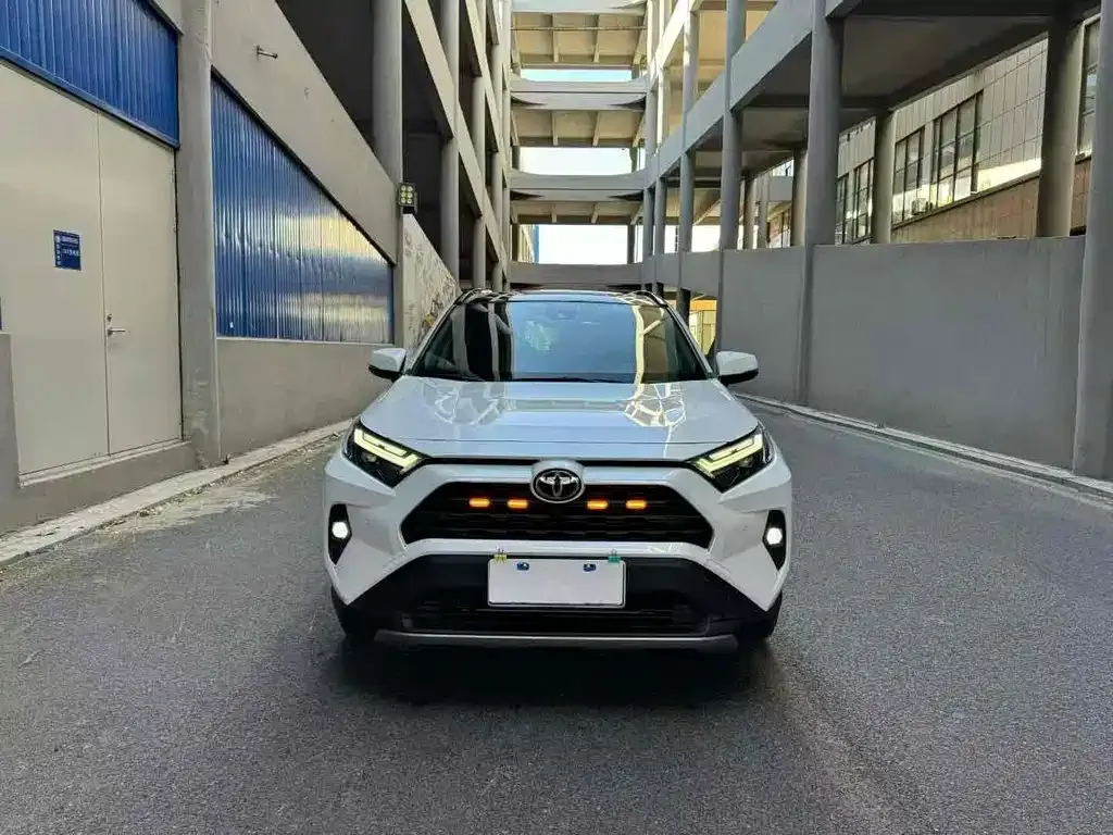 Toyota RAV4 — фото 2