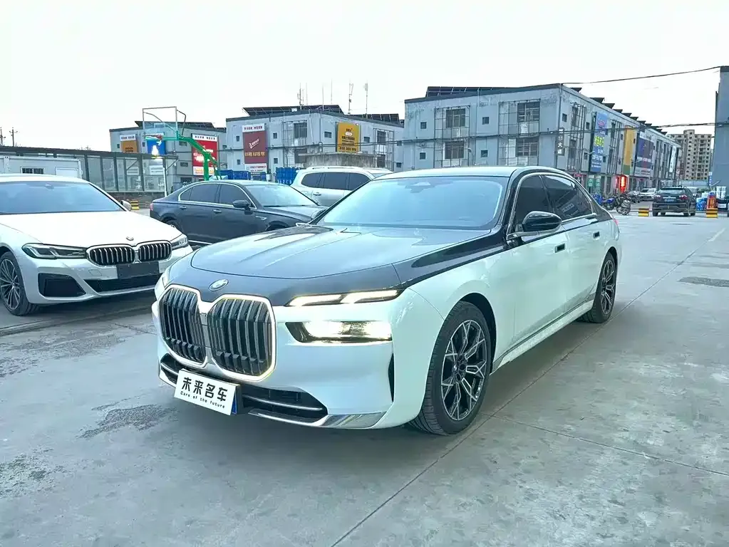 BMW 7 Series — фото 1