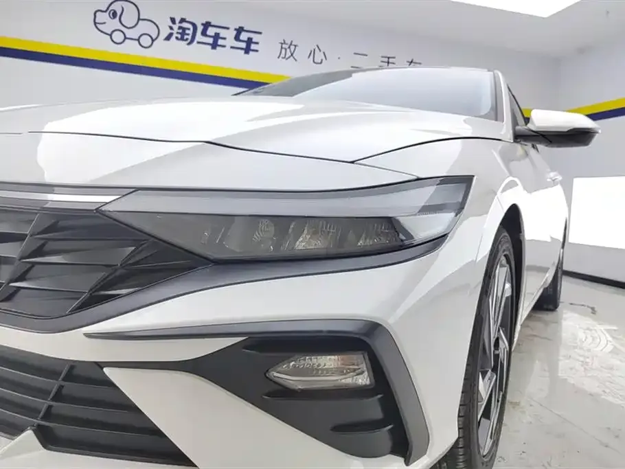 Hyundai Elantra — фото 2
