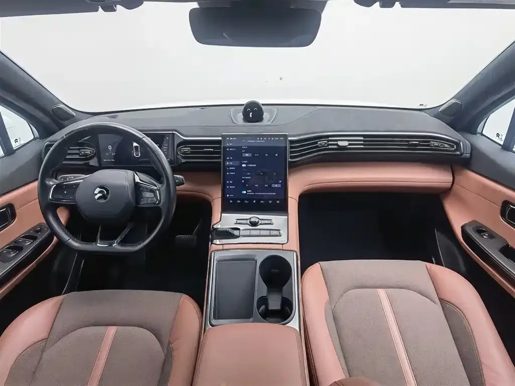 NIO EC6 — фото 10