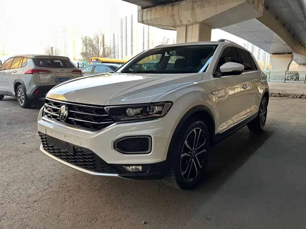 Volkswagen T-Roc — фото 1