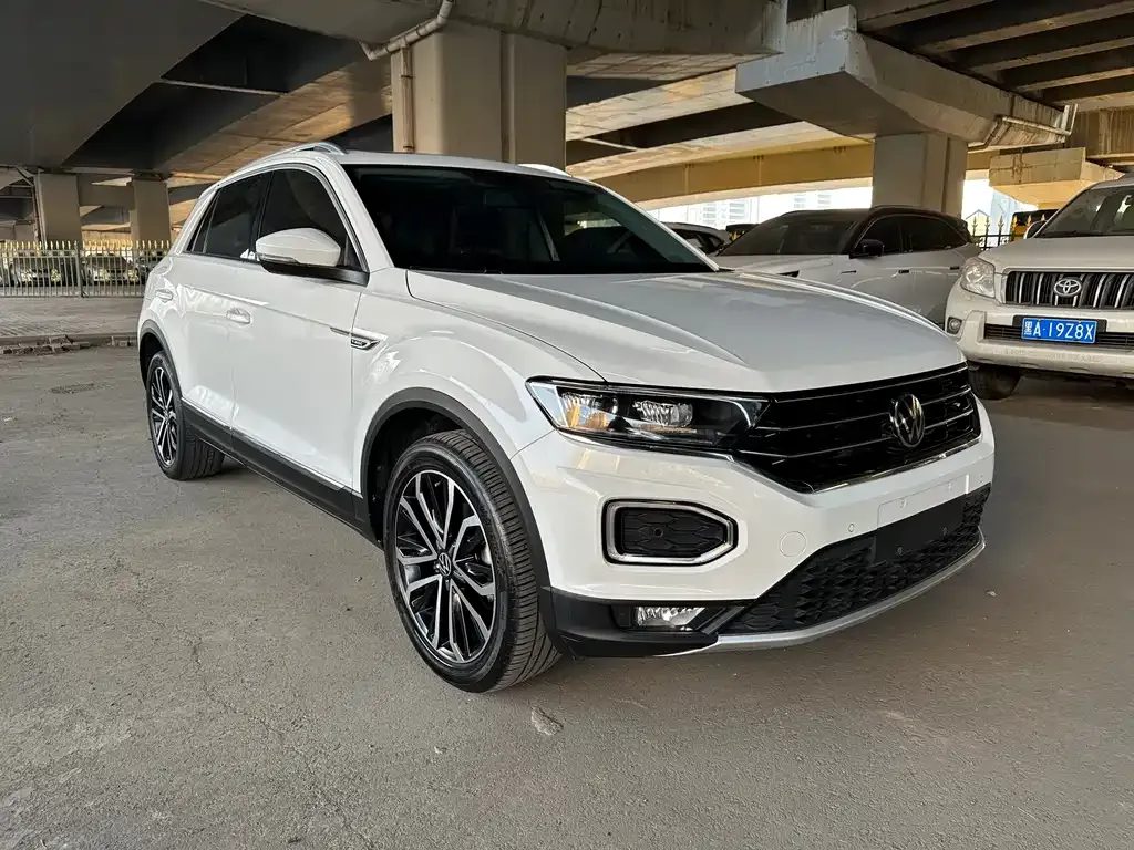 Volkswagen T-Roc — фото 10