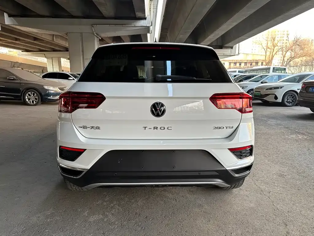 Volkswagen T-Roc — фото 9