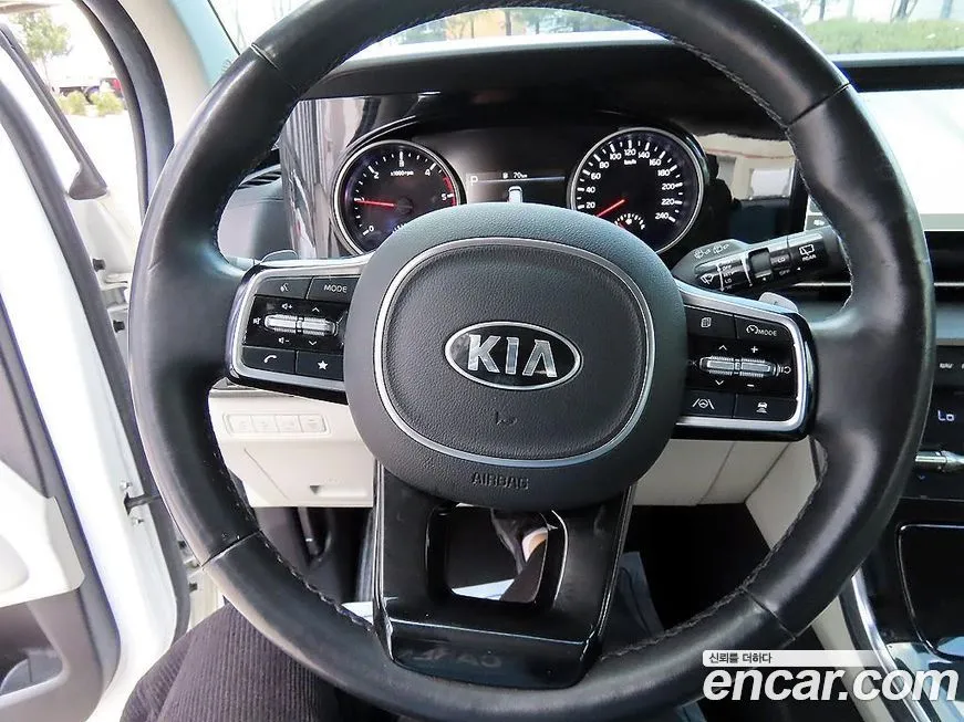 Kia Carnival — фото 9