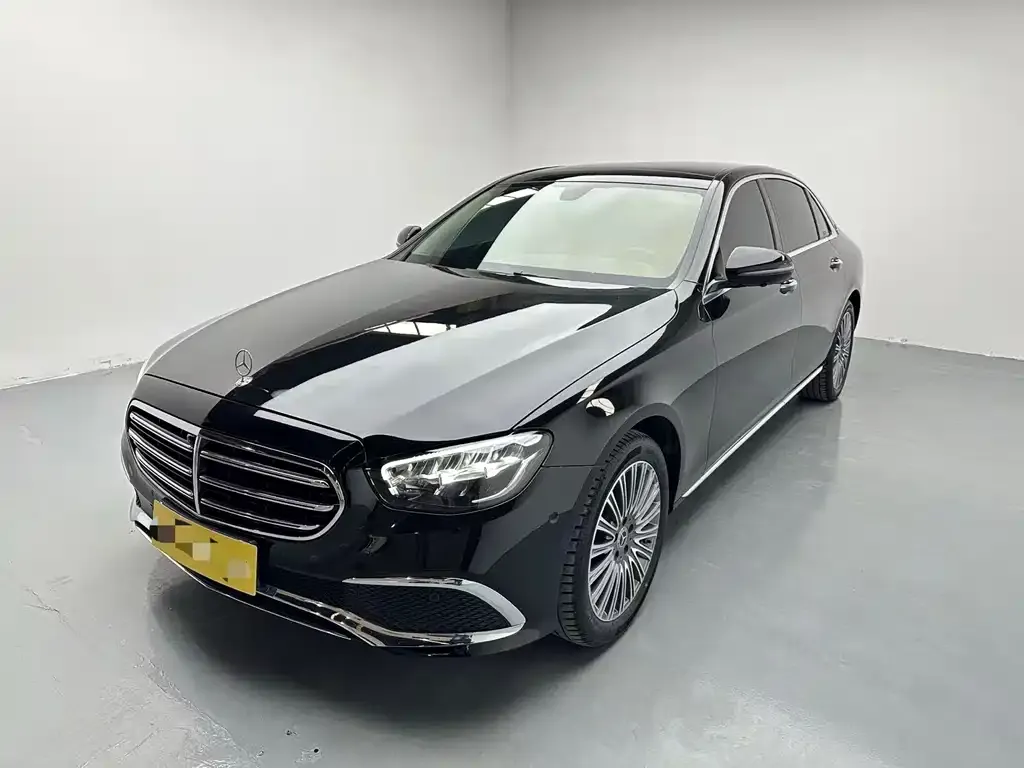 Mercedes-Benz E-Class — фото 1