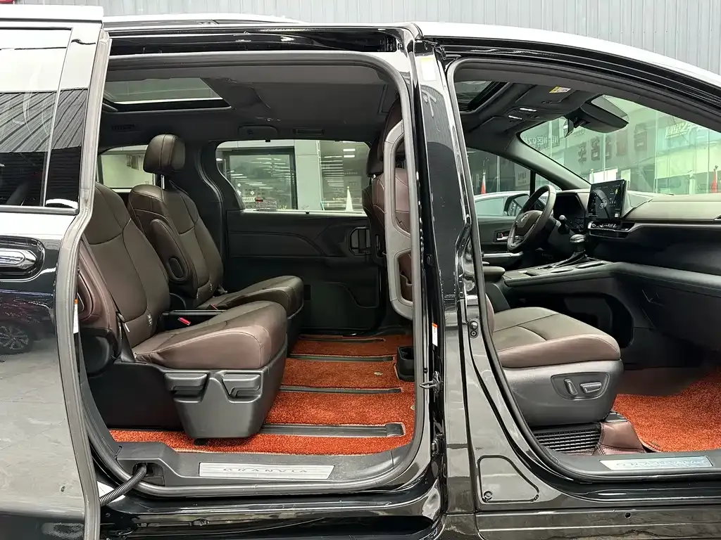Toyota Granvia — фото 8