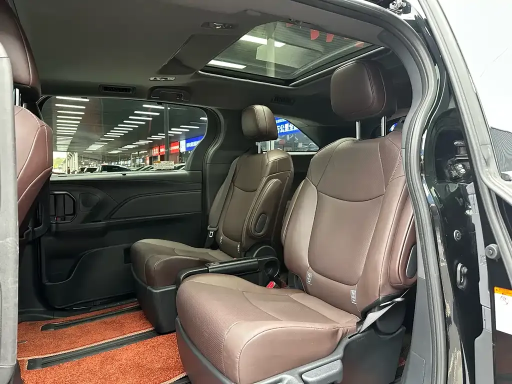 Toyota Granvia — фото 10
