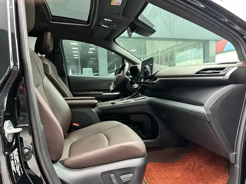Toyota Granvia — фото 2