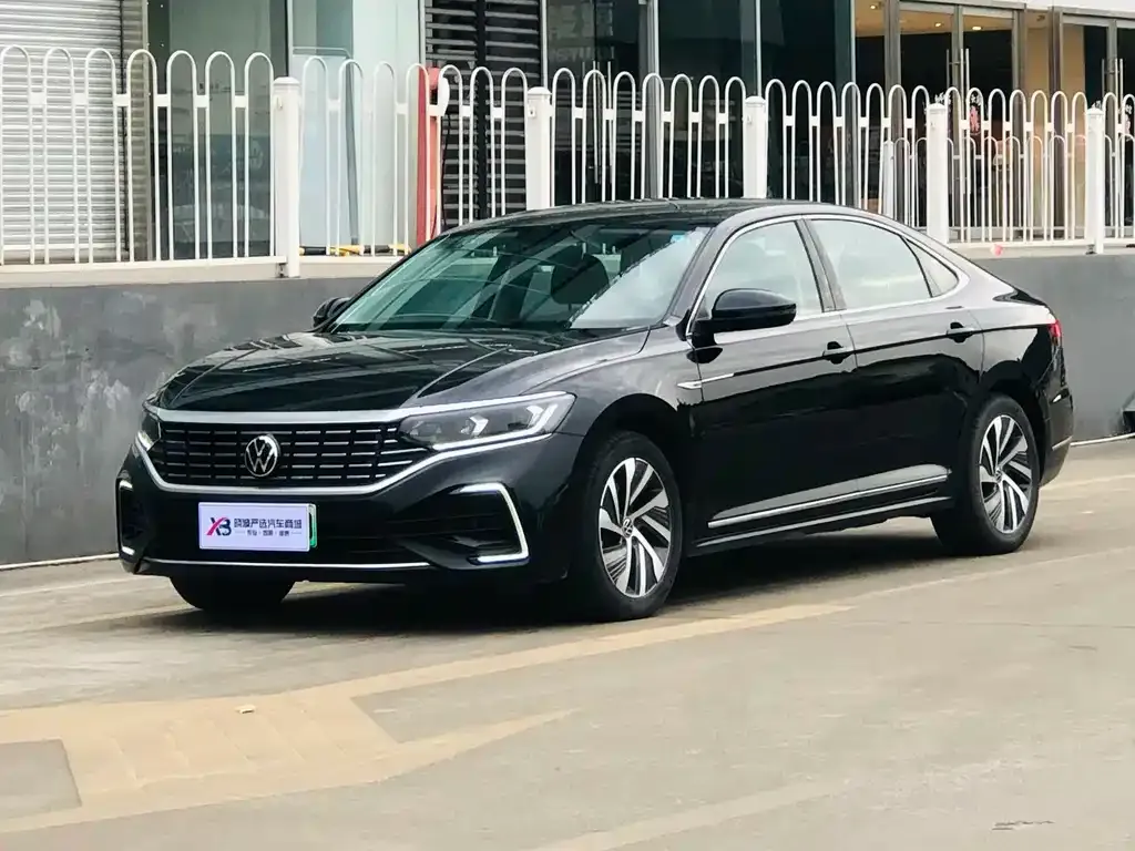 Volkswagen Passat New Energy — фото 1