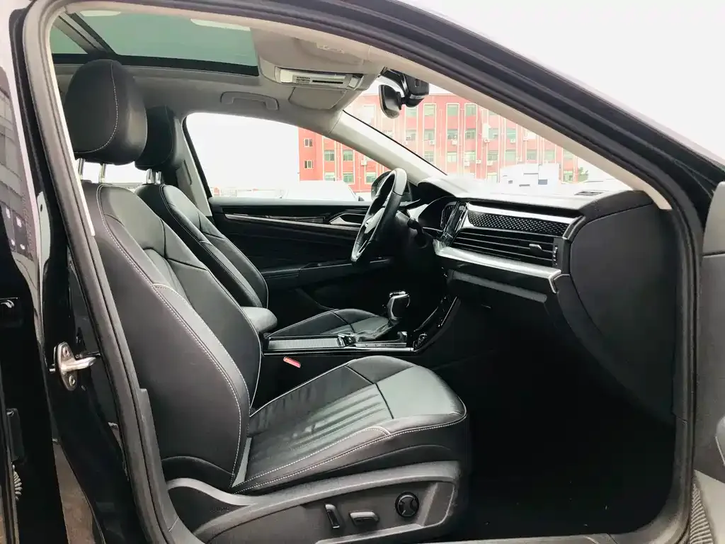 Volkswagen Passat New Energy — фото 4