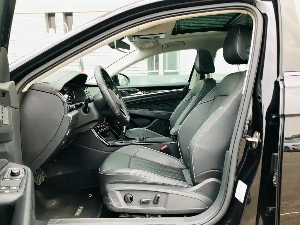 Volkswagen Passat New Energy — фото 3