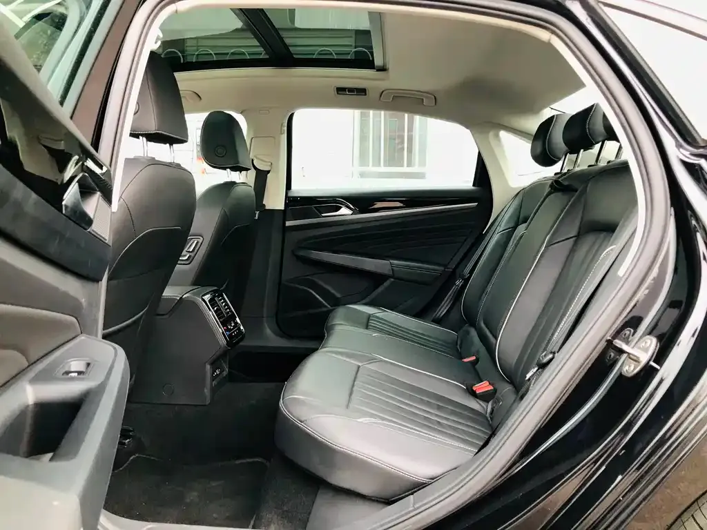 Volkswagen Passat New Energy — фото 2