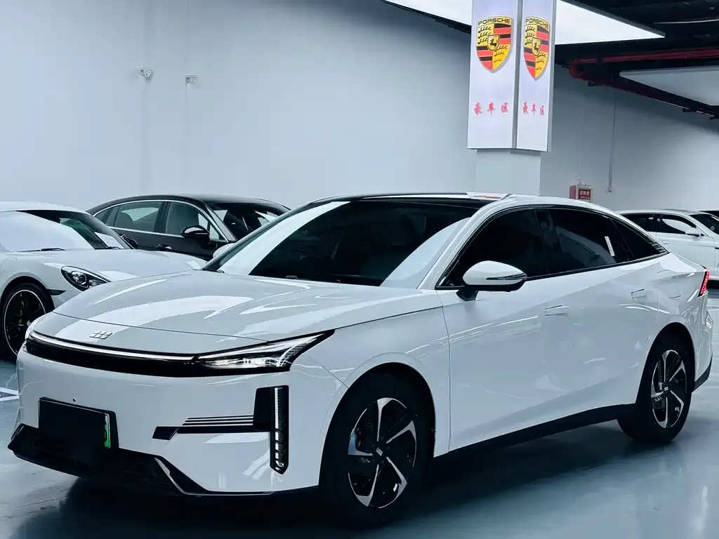 Geely Galaxy L6 — фото 1