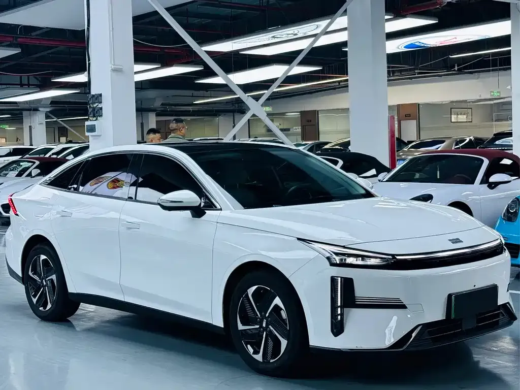 Geely Galaxy L6 — фото 10