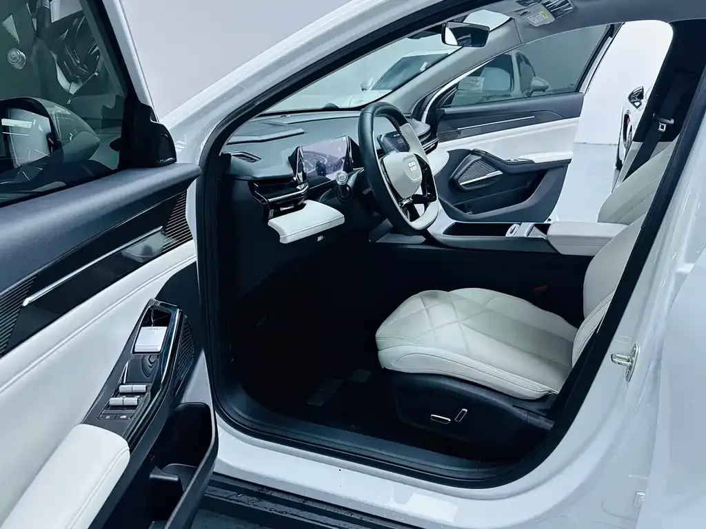 Geely Galaxy L6 — фото 6