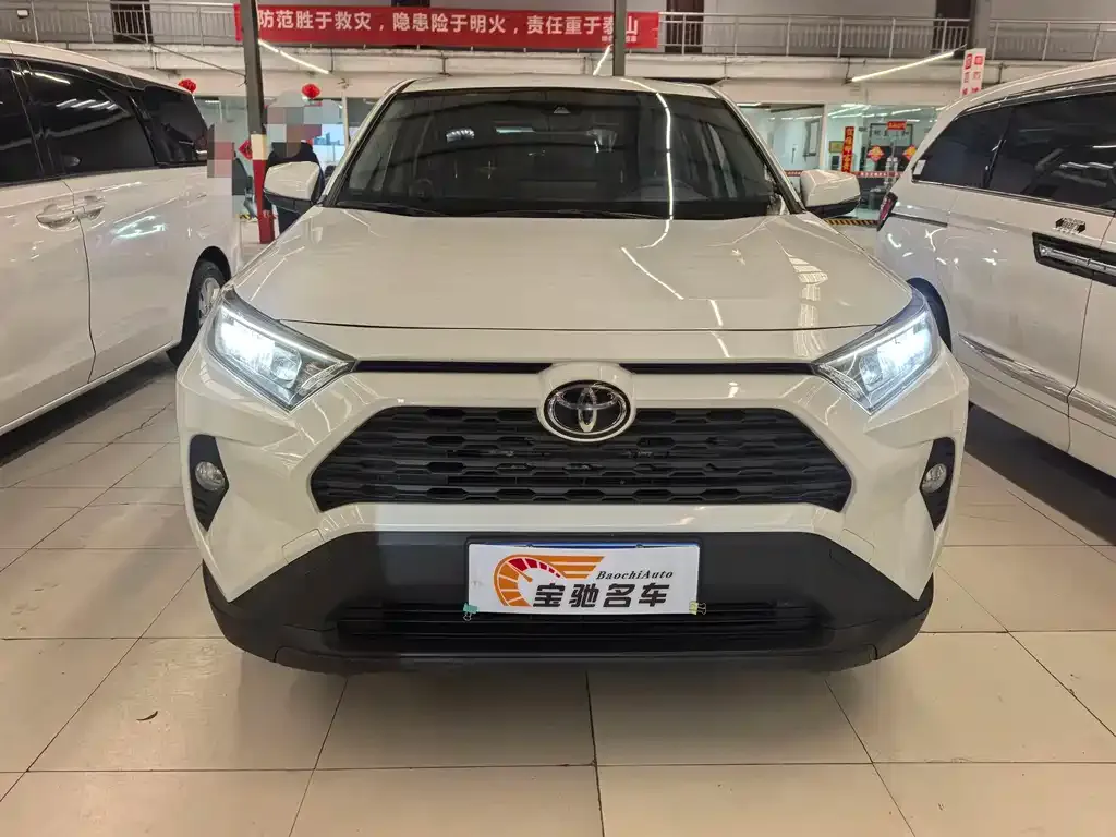 Toyota RAV4 — фото 3