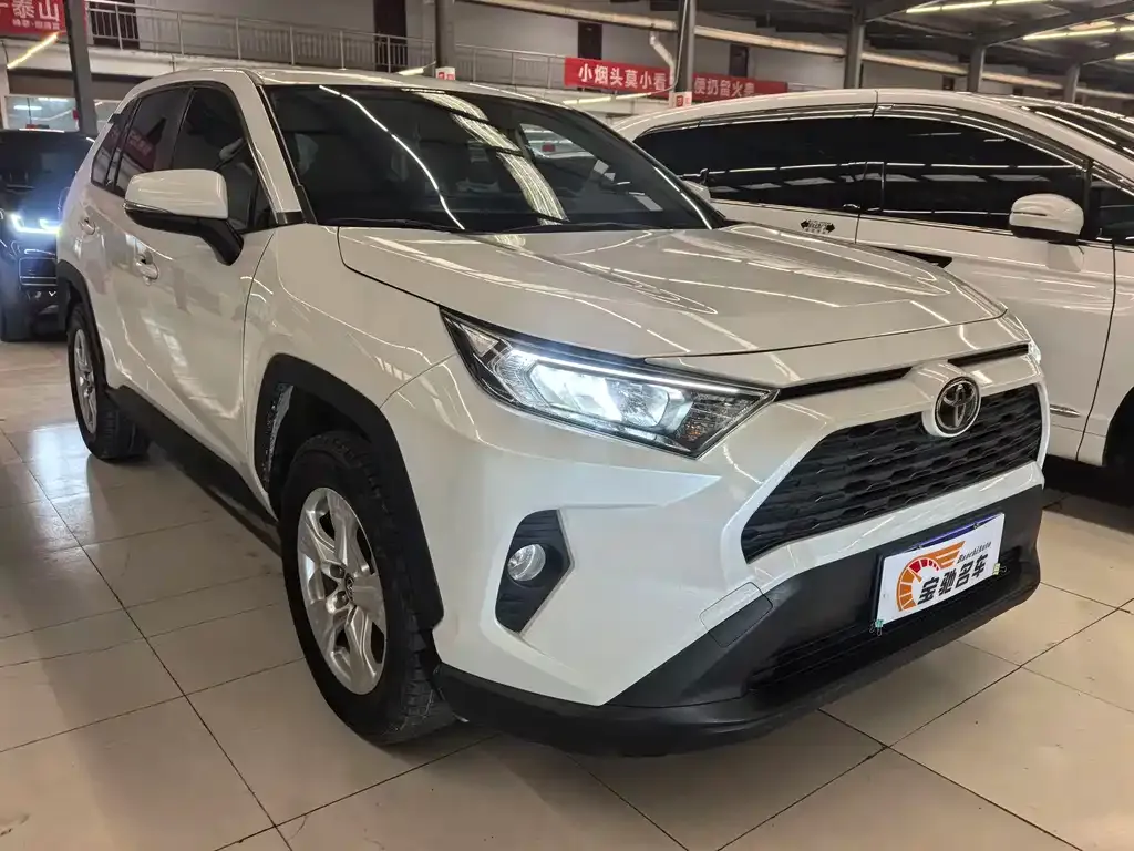Toyota RAV4 — фото 5
