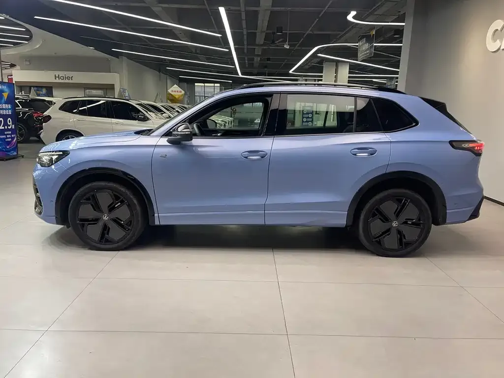 Volkswagen Tiguan L — фото 10