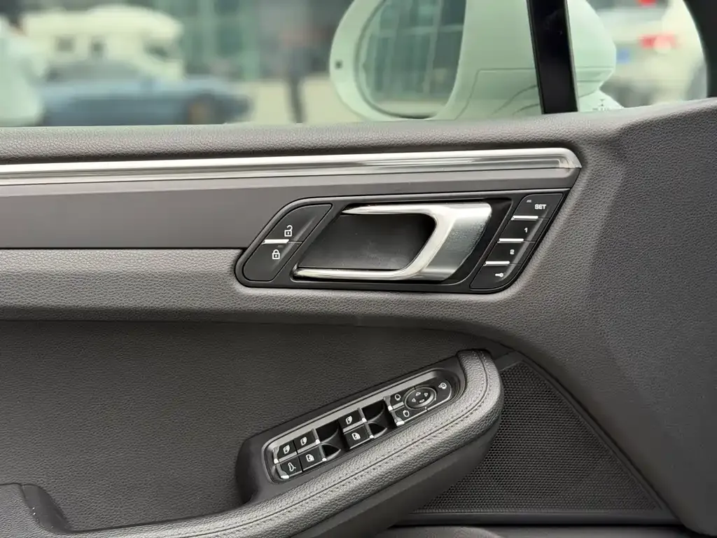 Porsche Macan — фото 10