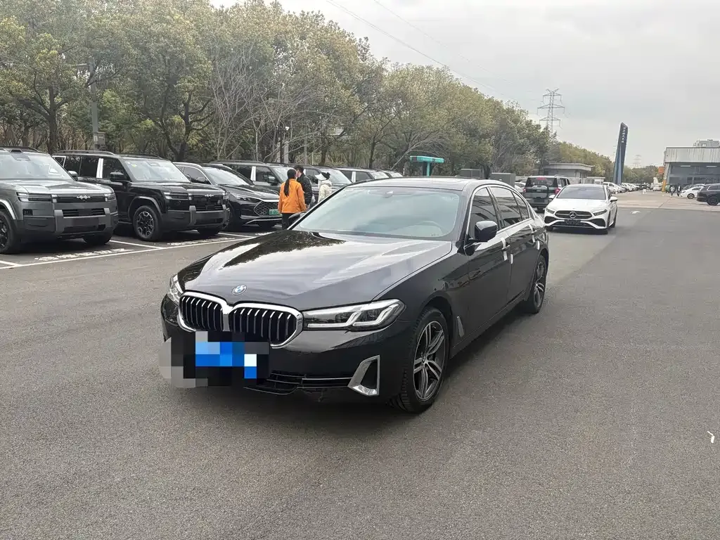 BMW 5 Series — фото 1