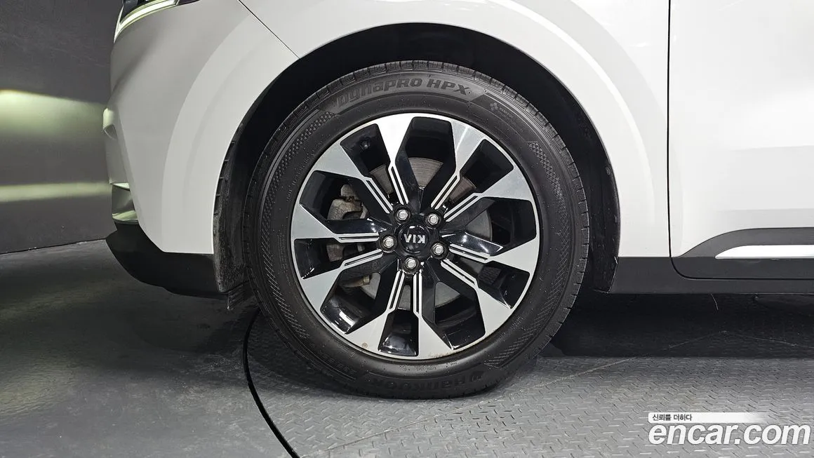 Kia Carnival — фото 10