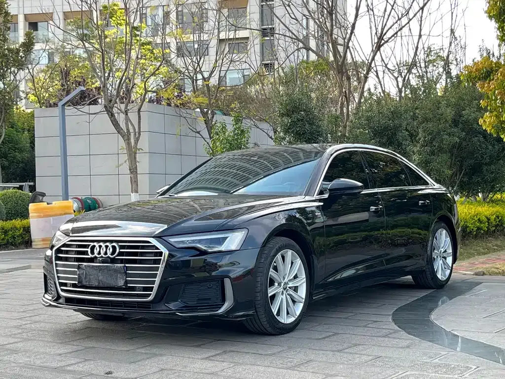 Audi A6L — фото 1
