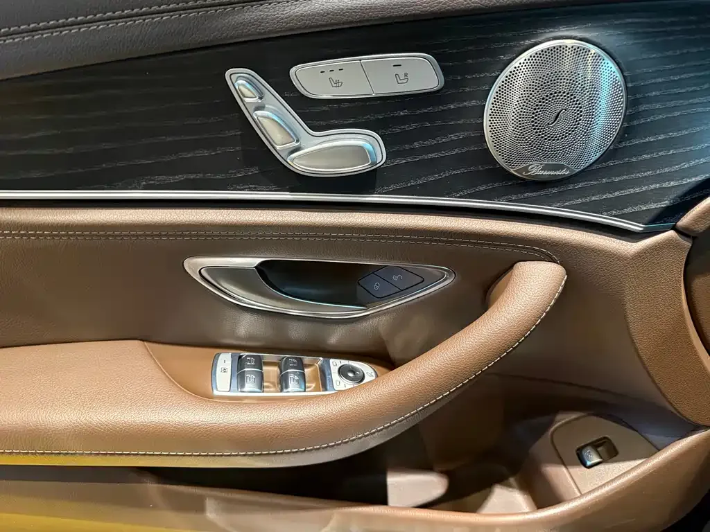 Mercedes-Benz E-Class — фото 10