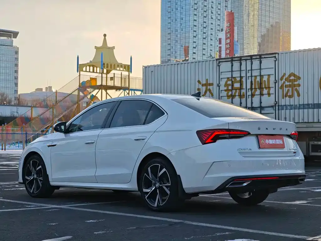 Skoda Octavia — фото 4