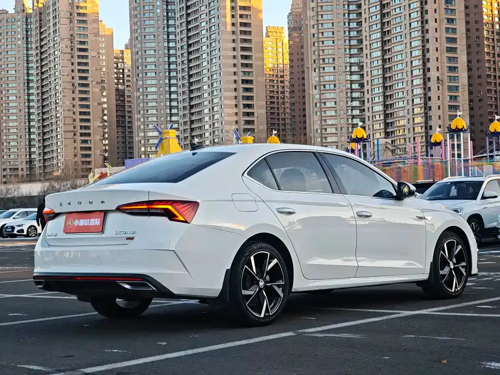 Skoda Octavia — фото 7