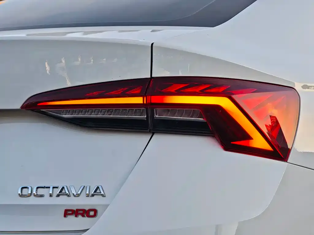 Skoda Octavia — фото 2