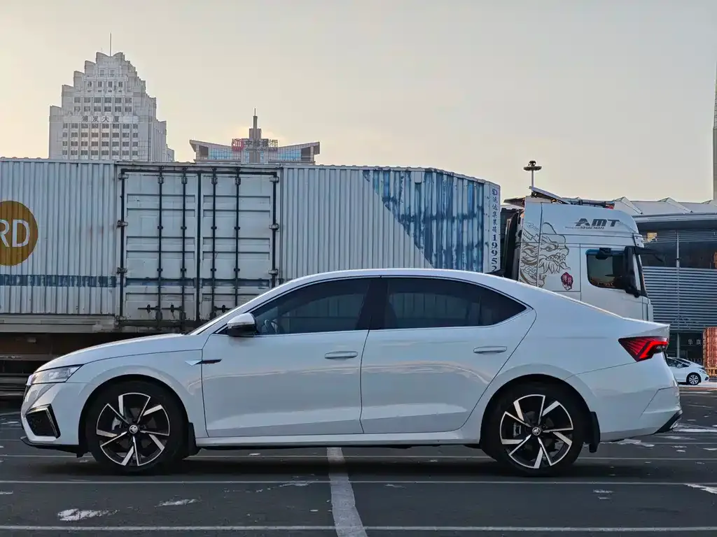 Skoda Octavia — фото 6