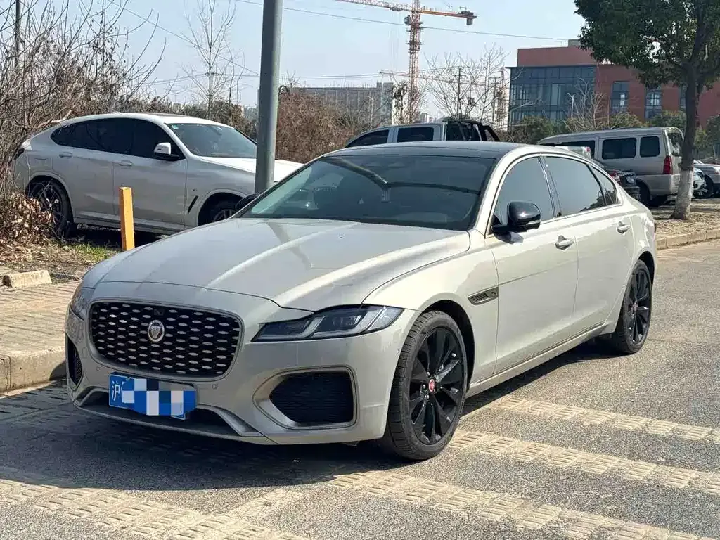 Jaguar XFL — фото 1