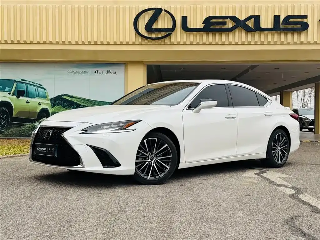 Lexus ES — фото 1